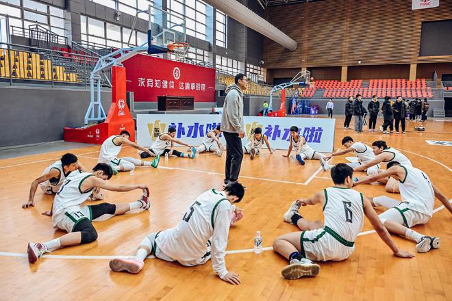 包含全国篮球联赛,青年新星闪耀赛场的词条 包含全国篮球联赛,青年新星闪耀赛场的词条