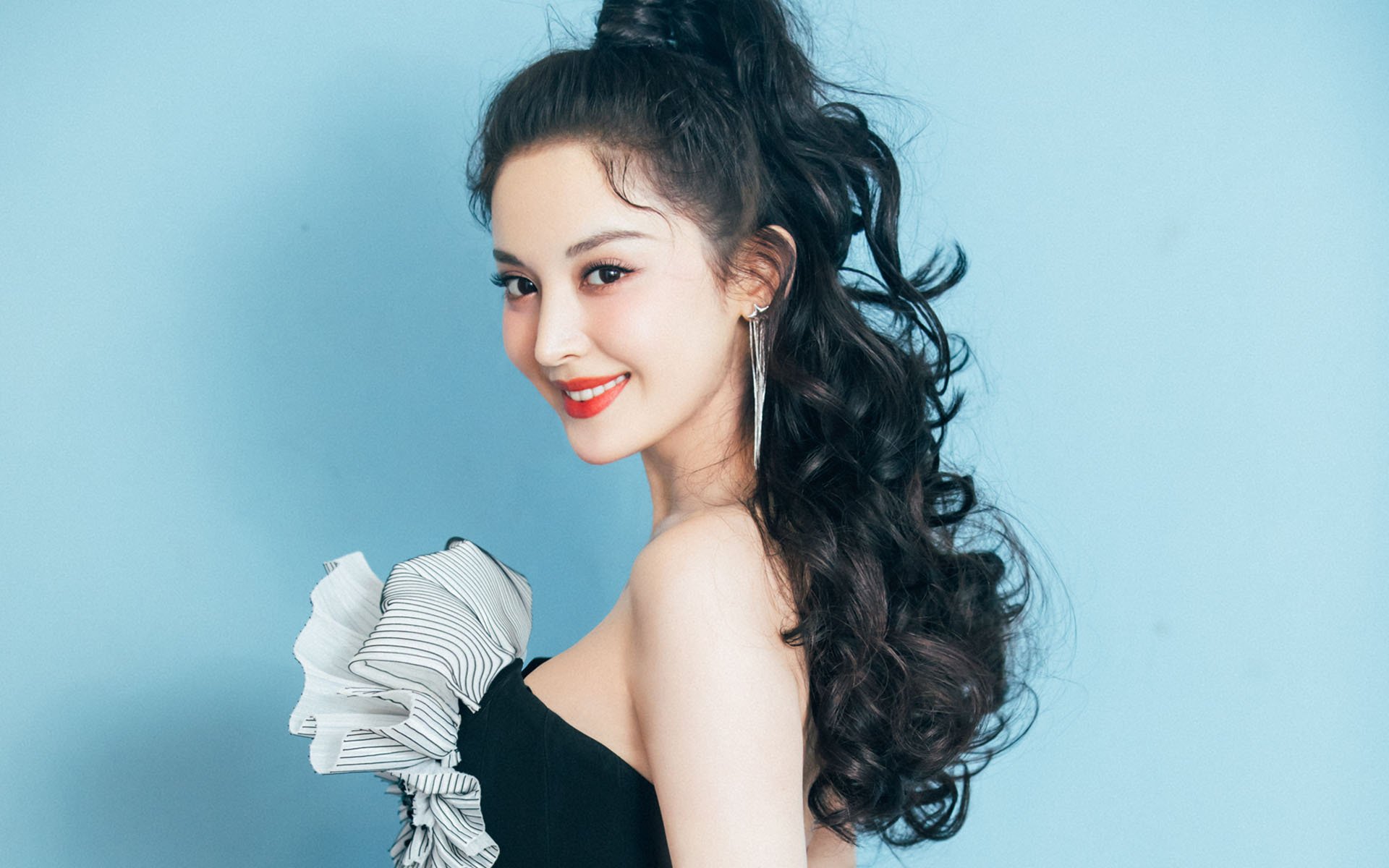 开云-未来“足球天王”在欧冠舞台的首次大放异彩，欧足联50大未来之星