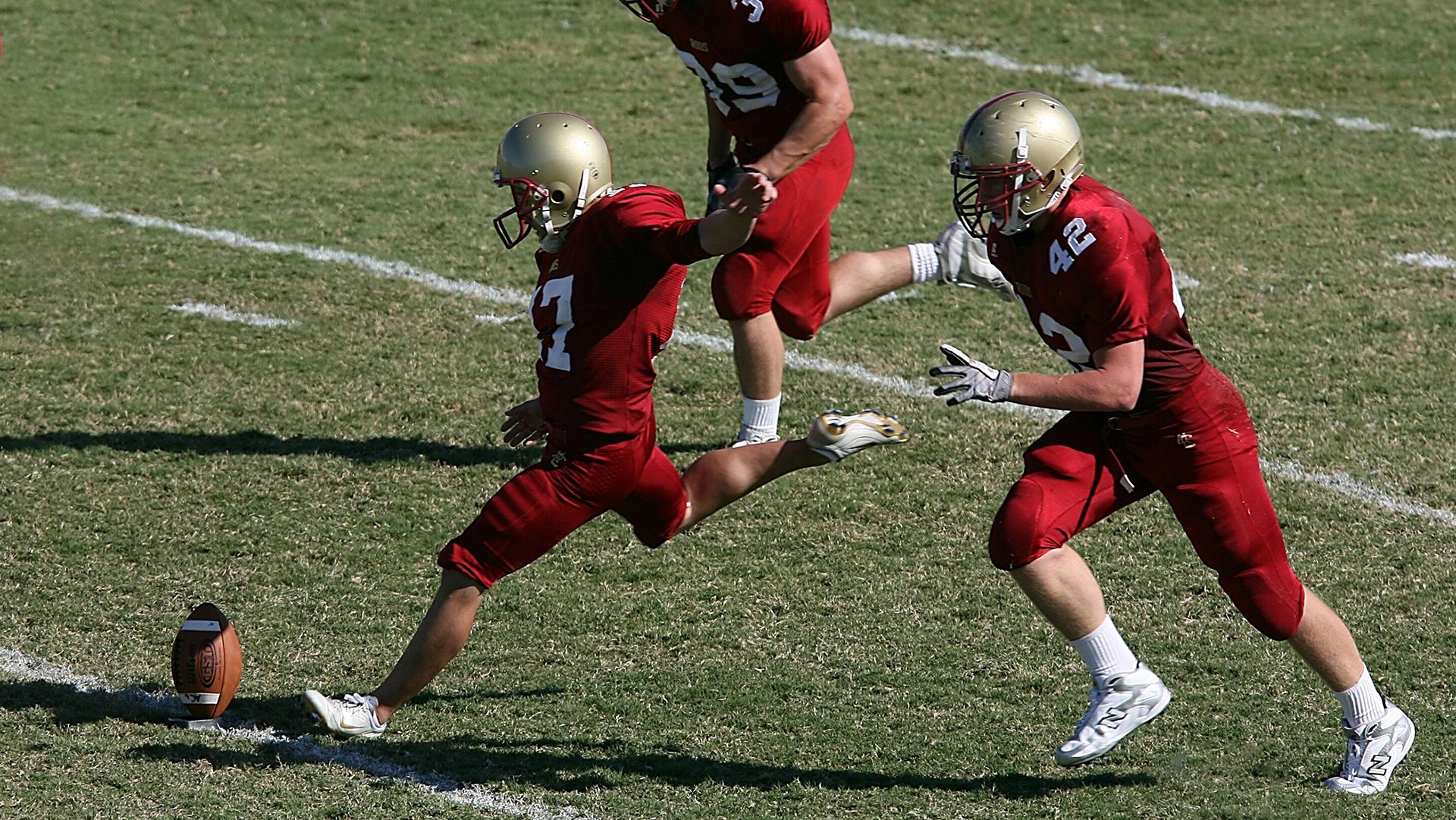 开云体育APP下载-场上冲锋陷阵，场下观众欢呼，掌声雷动，冲场是啥意思