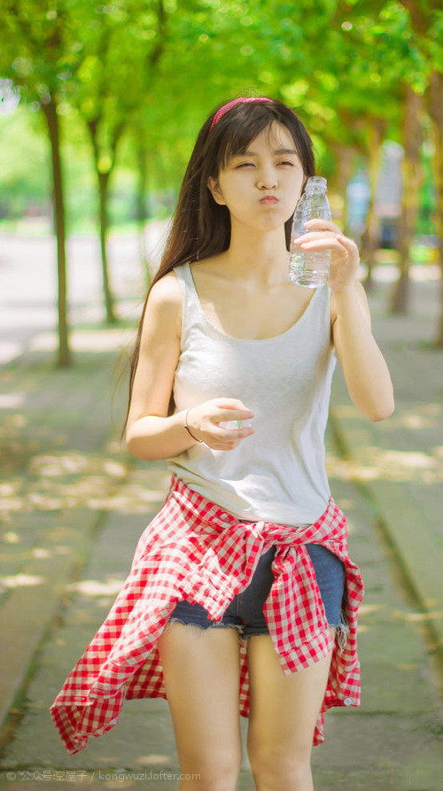 开云APP-快船险胜尼克斯，系列赛焦点战中乔治三分雨不断，快船签约乔治